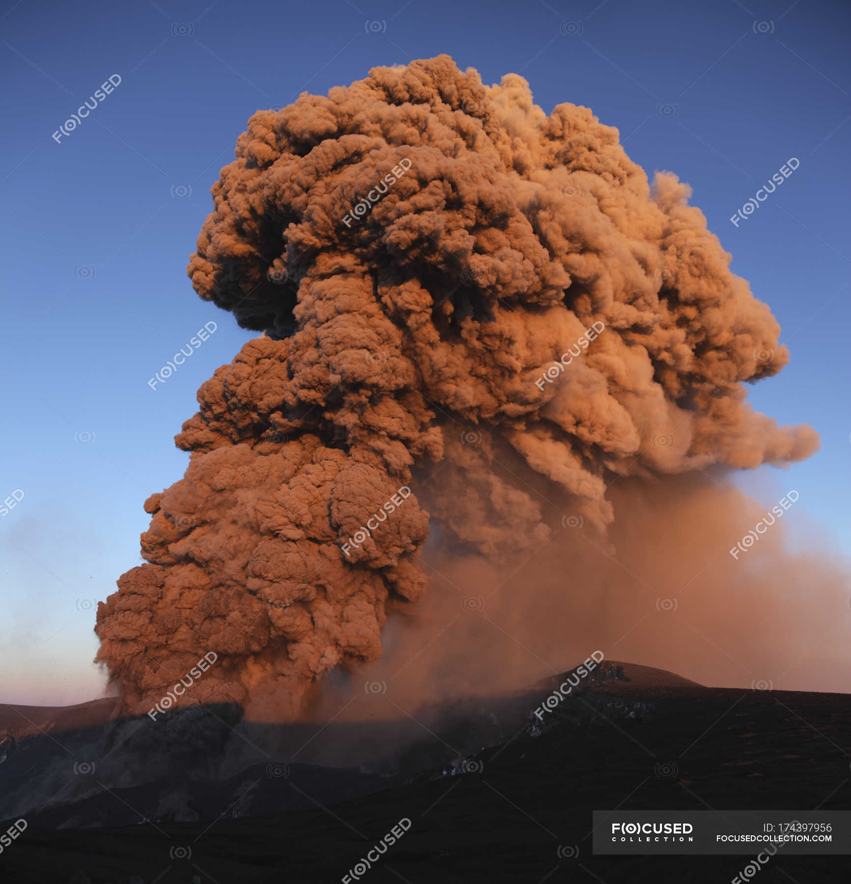 Eyjafjallajokull Volcano Eruption — Stratovolcano, Emitting - Stock ...