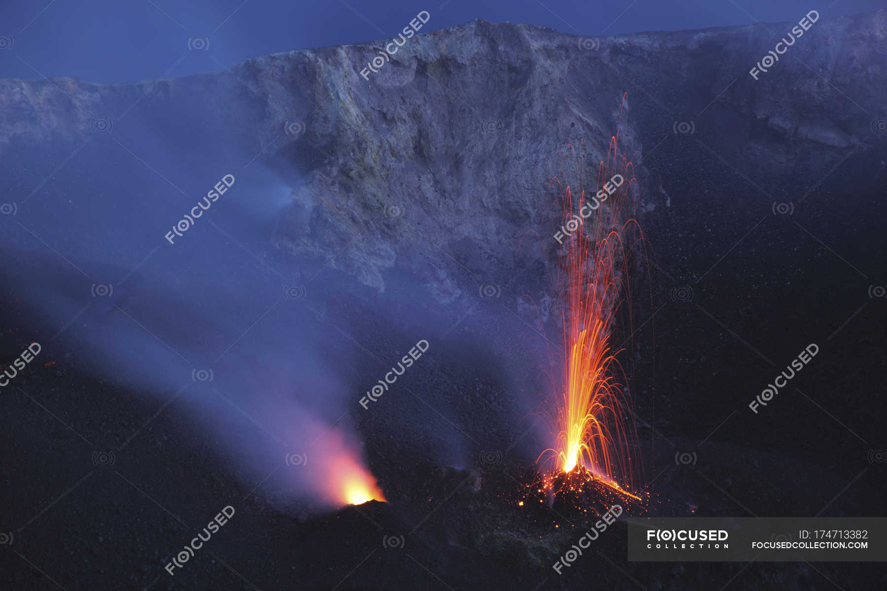 Stromboli Ausbruch Auf Aolischen Inseln Flamme Schichtvulkan Stock Photo