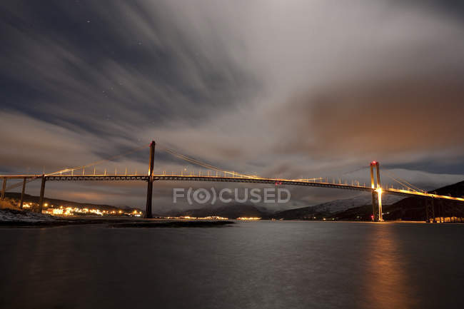 Cielo drammatico sul ponte di Tjeldsund — Foto stock