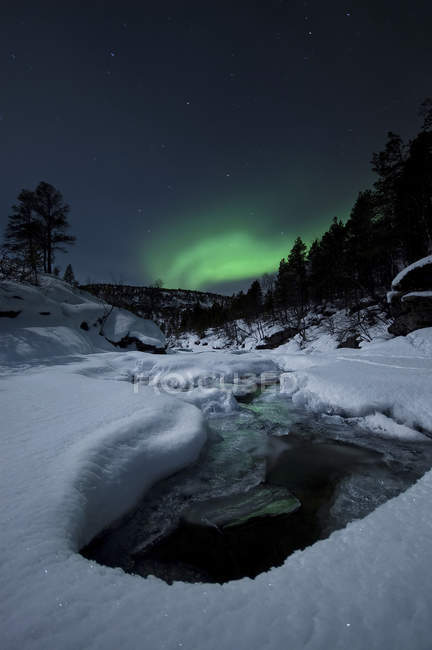 Aurora Boreale sul fiume Tennevik — Foto stock