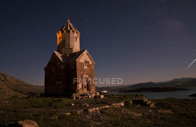 Cielo stellato sopra la chiesa di Dzordza — Foto stock
