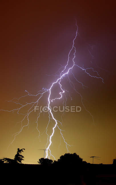 Blitzeinschlag in Vorort von Buenos aires — Stockfoto
