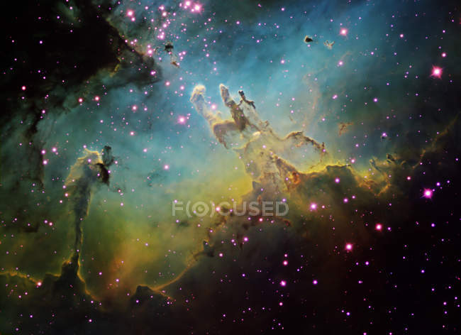 Paisaje estelar con nebulosa de águila - foto de stock