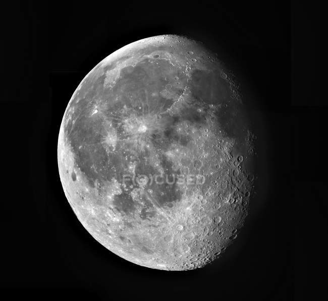 Омолоджуючий Місяць на чорному — стокове фото