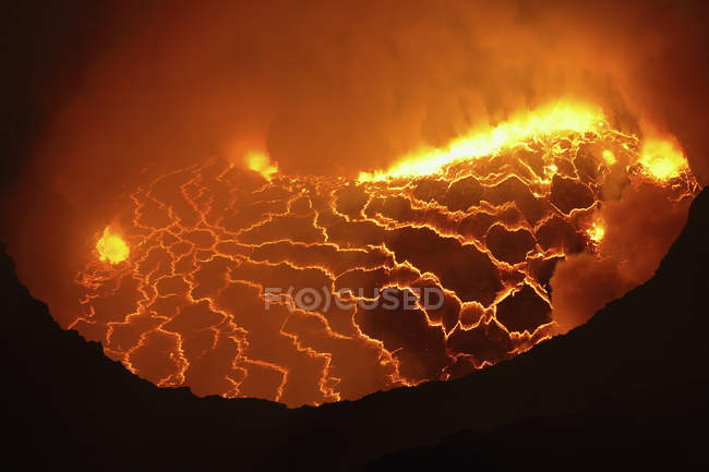 Lago de lava Nyiragongo - foto de stock