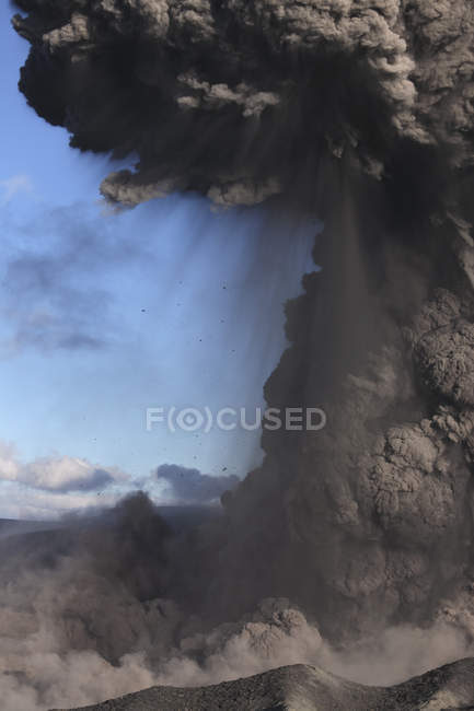 Извержение вулкана Эйджафьяллайокулл — стоковое фото