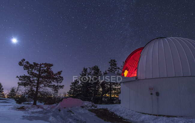 Ciel étoilé sur l'observatoire — Photo de stock