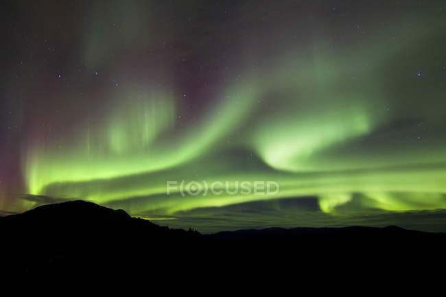 Aurora borealis над Gray Peak — стоковое фото