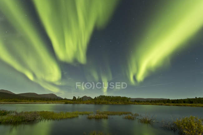 Aurora boreal sobre Fish Lake — Fotografia de Stock