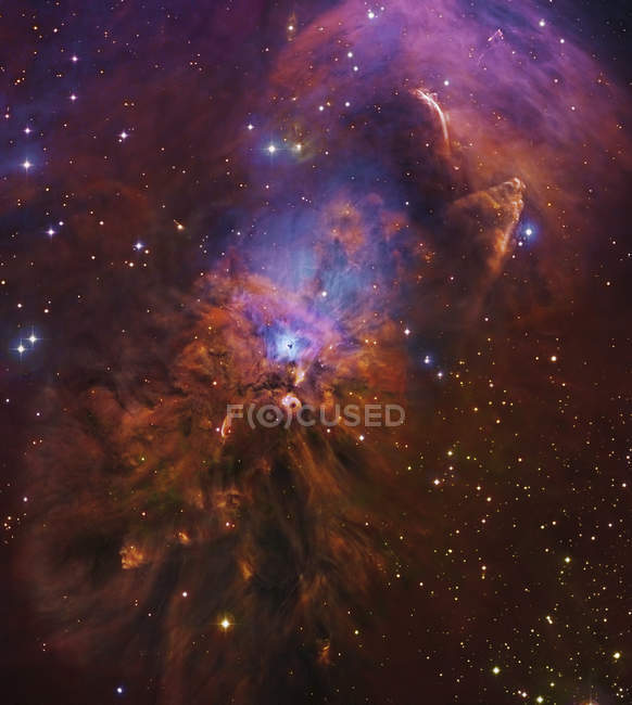 Paisaje estelar con nebulosa reflejo brillante - foto de stock