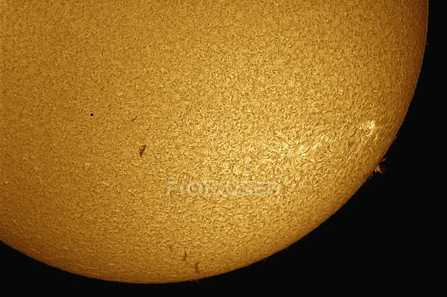 Trânsito solar de mercúrio com manchas solares ativas — Fotografia de Stock