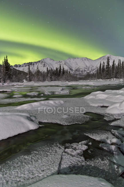 Aurora borealis over Annie lake — Stock Photo