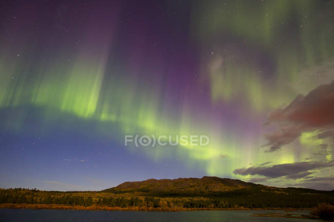 Aurora borealis over Fish lake — Stock Photo