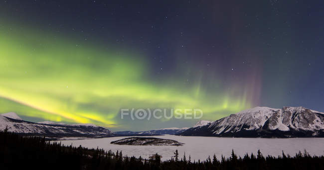 Aurora boreale sull'isola di Bove — Foto stock