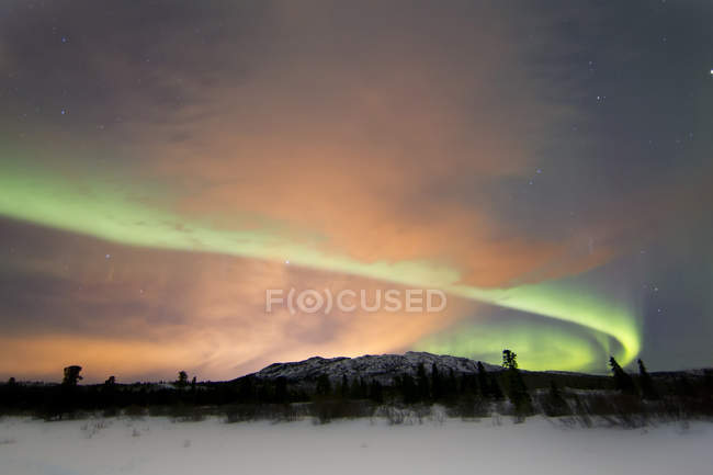 Aurora boreale sul lago dei pesci — Foto stock