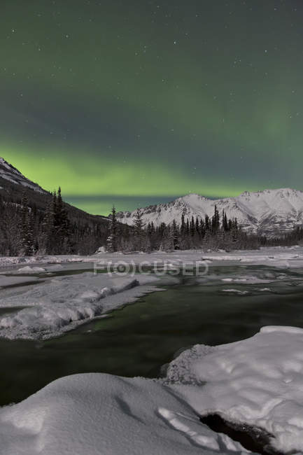 Aurora boreale sul lago Annie — Foto stock