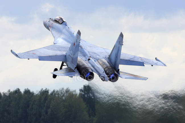 19 luglio 2016. Kubinka, Russia. Su-35S caccia jet dell'Aeronautica Militare Russa decollare — Foto stock