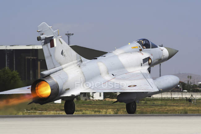 Turchia, Konya - 18 giugno 2014: Dassault Mirage 2000-5EDA dell'Aeronautica Militare del Qatar Emiri decolla dalla base aerea di Konya durante l'esercitazione Anatolica 2014-2 — Foto stock