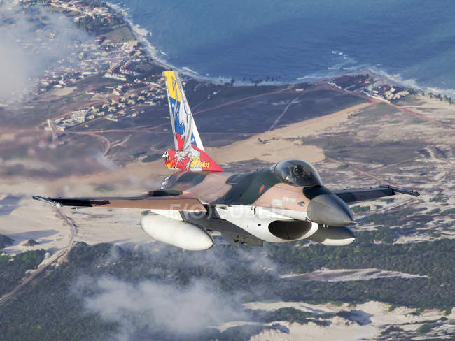 Brazil, Natal - November 5, 2013: Special painting Venezuelan Air Force F-16A flying over bay during Exercise Cruzex 2013 — Stock Photo