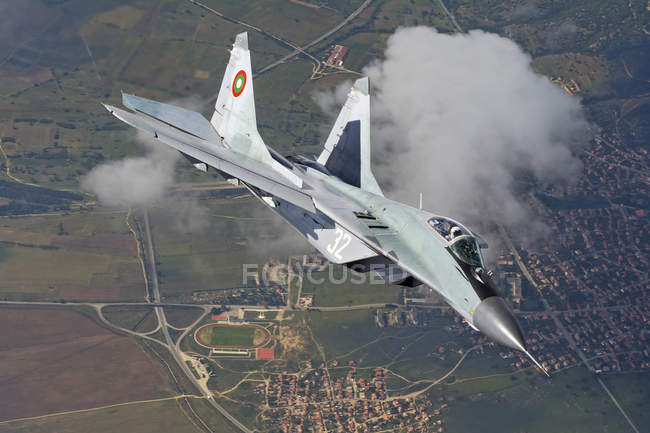 Bulgária - 7 de outubro de 2015: Força Aérea da Bulgária MiG-29 voando — Fotografia de Stock