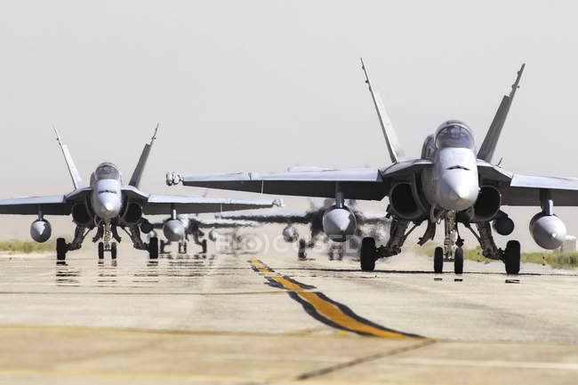 Turchia, Konya - 18 giugno 2014: I calabroni dell'Aeronautica Militare Spagnola EF-18M partecipano all'Esercizio Internazionale dell'Aquila Anatolica 2014-2 — Foto stock