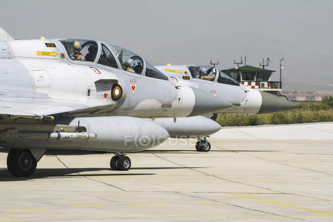 Turquia, Konya - 19 de junho de 2014: Par de Qatar Emiri Air Force Mirage 2000-5EDA / 5DDA participando do exercício internacional Águia Anatoliana 2014-2 — Fotografia de Stock