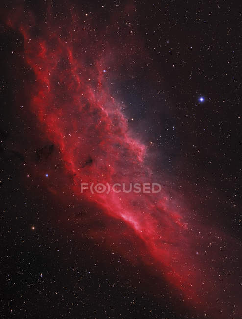 Калифорнийская туманность NGC 1499 в настоящих цветах с высоким разрешением — стоковое фото