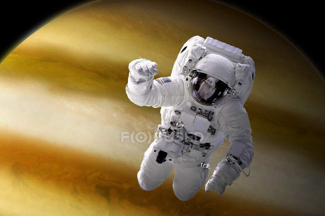 Astronauta flotando en el espacio por encima de un gran planeta alienígena - foto de stock