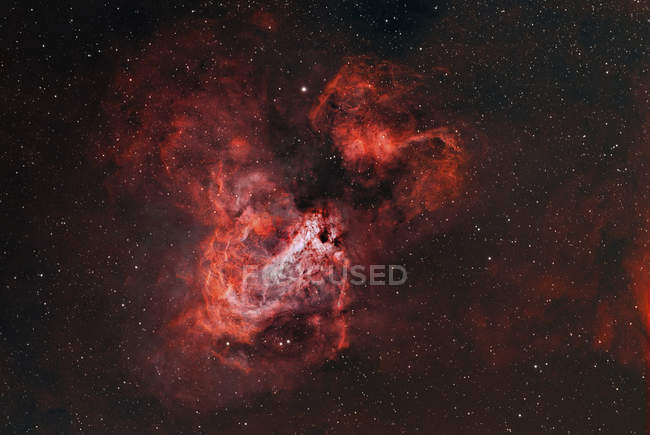 Nebulosa Omega M17 en verdaderos colores en alta resolución - foto de stock