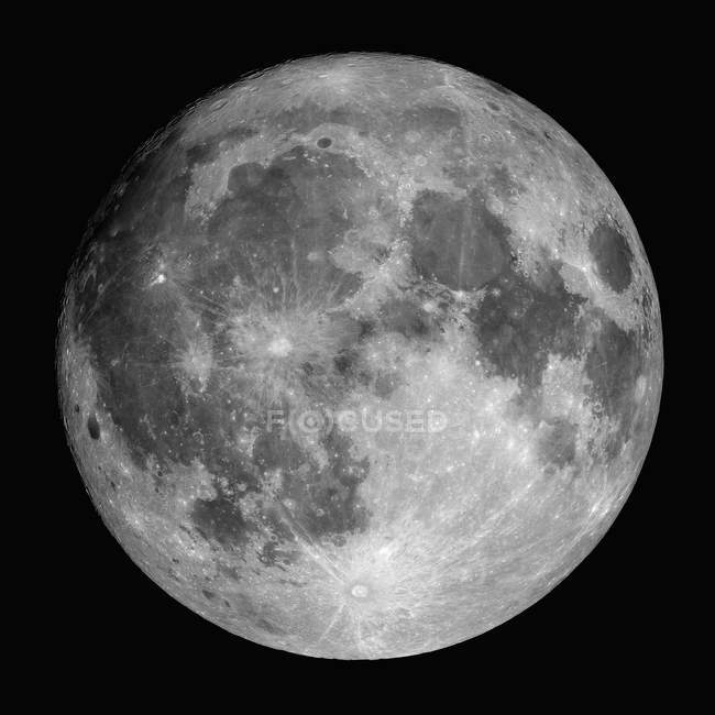 Luna piena sparato attraverso filtro idrogeno-alfa su sfondo nero — Foto stock