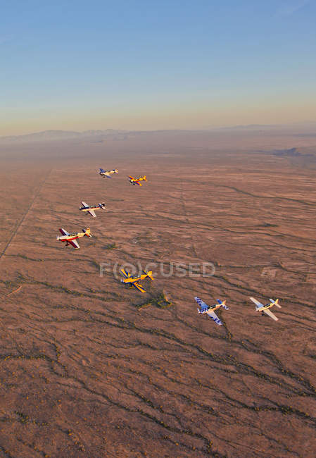 Arizona, Mesa - April 6, 2013: Extra 300 aerobatic aircrafts flying in formation during APS training — Stock Photo