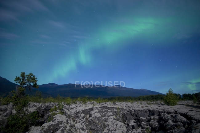 Aurora au-dessus du lit de lave, New Aiyansh, Colombie-Britannique, Canada — Photo de stock