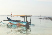 Рыбак на побережье Индийского океана — стоковое фото