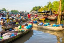 Marché flottant de Phong Dien, district de Phong Dien, Can Tho, delta du Mékong, Vietnam — Photo de stock
