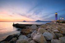 Pêcheurs près du phare de Patras, Grèce — Photo de stock
