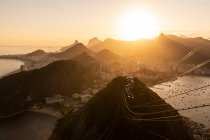 Bela vista do pôr do sol da Montanha do Pão de Açúcar no Rio de Janeiro, Brasil — Fotografia de Stock