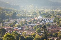 Високий кут видом на Антигуа (Гватемала).. — стокове фото