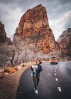 A woman with a child is walking in Zion National Park, Utah — Stock Photo