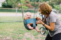 Happy mother and her baby in the park — Stock Photo