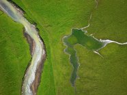 Воздушная съемка безымянной реки на юге Исландии — стоковое фото