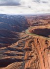 O Raplee Anticline, conhecido localmente como o tapete Navajo, vista aérea — Fotografia de Stock