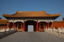 La hermosa arquitectura antigua de la ciudad asiática - foto de stock