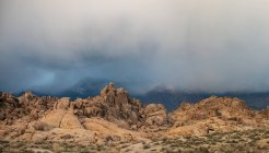 Pedregulhos do deserto nas Colinas do Alabama em frente a Amer contíguo — Fotografia de Stock