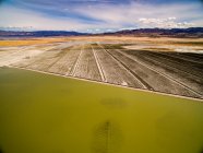 Evaporation Ponds at in Owens Valley Paint Strange Colors — Stock Photo