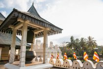El templo del palacio real, el monumento más popular de la ciudad de Tailandia - foto de stock