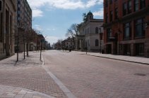 Strade della città vuote a Kingston, Ontario durante la pandemia di Covid 19. — Foto stock