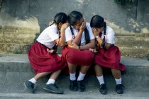 Schulmädchen in Uniform, Bali, Indonesien — Stockfoto