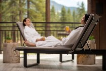 Two women relaxing at the Spa at Edgewood in Stateline, Nevada. — Stock Photo