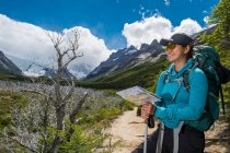 Woman hiking in the Andes mountain range towards Cerro Torre — Stock Photo