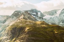 Красивий краєвид в горах на фоні природи — стокове фото